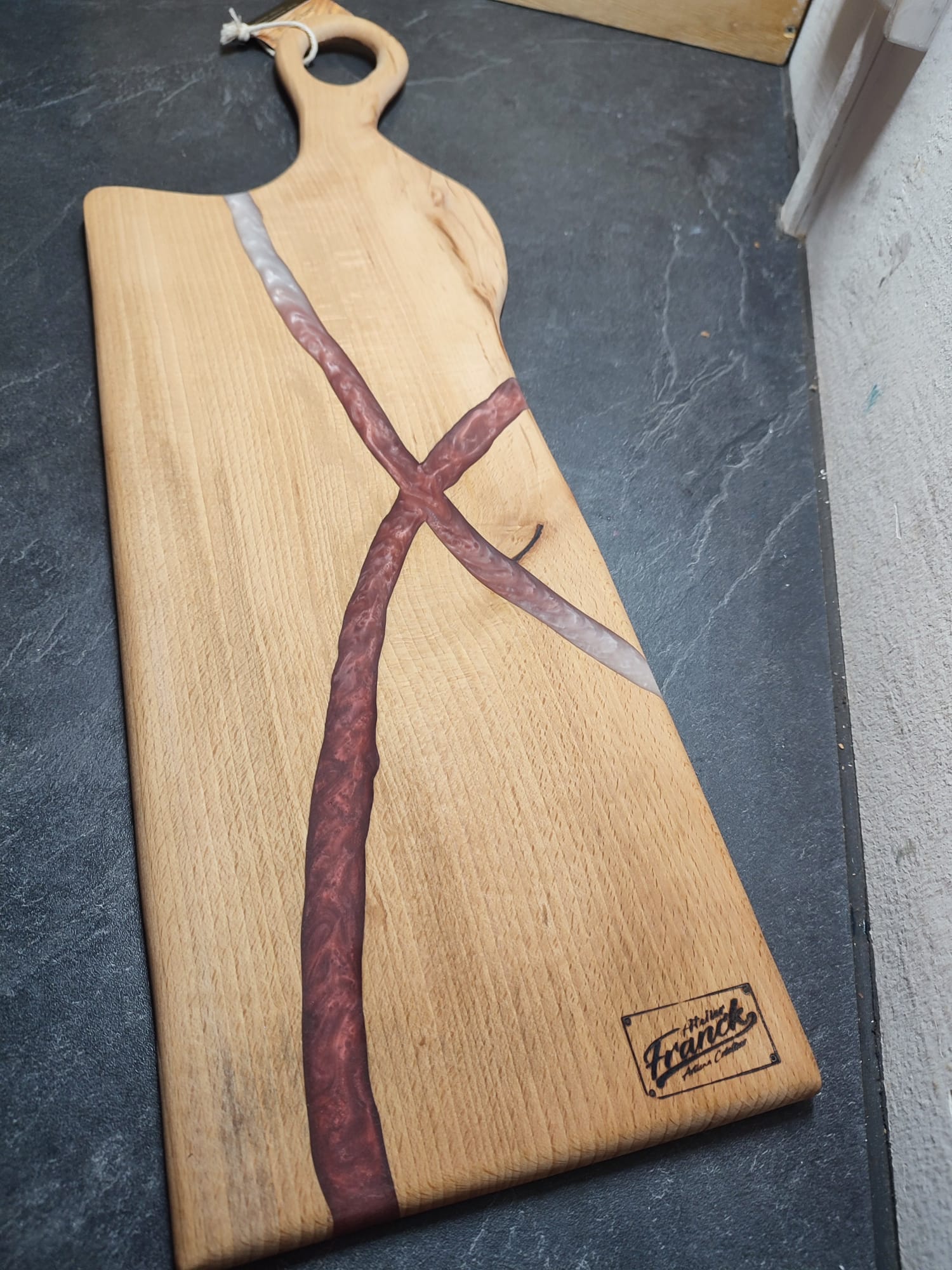 Planche-apero-epoxy-rouge-blanc (2).jpeg